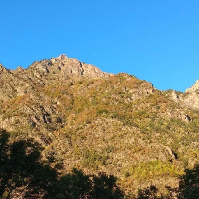 Chambre Ou Gite Dans Une Maison De Montagne - De Suzon A Zelie Entraigues  Exteriér fotografie